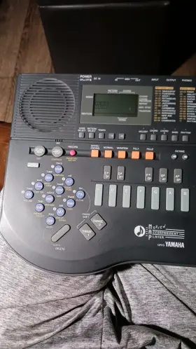 Qr10 Yamaha Rhythm Machine Sequencer Sampler Accompaniment With Adapter