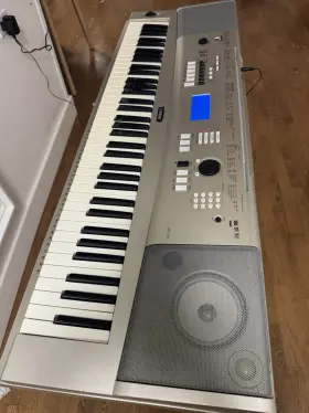 Ypg-235 Yamaha Portable Grand Electronic Keyboard With Stand And Power Cable