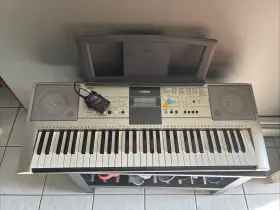 Ypt-320 Yamaha Ypt320 Keyboard 61-key Portable Digital Piano One Owner W Power Supply
