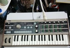 Microkorg Synthesizer Vocoder 37 Key Full Gooseneck Case Tested Used. Price: $322.80.